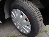 【新品タイヤ】届出済未使用車両になりますので、もちろんタイヤの残り溝もばっちり残っています。