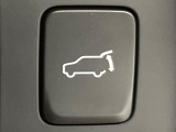 【パワーバックドア】スマートキーや運転席のボタンを押すだけでリアゲートが自動で開閉します!荷物を持っている時や、高い位置にあるバックドアを閉める際に便利な機能です♪