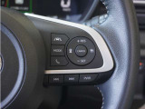 ◆アダプティブクルーズコントロール◆予め設定した車速内でクルマが自動的に加減速。前走車との適切な車間距離を維持しながら追従走行します。【LKAS】車線維持支援システムでステアリング操作を支援。
