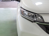 LEDヘッドライトは、点灯の瞬間から最大光量を発揮し、突然暗くなるトンネルなどでの安定感を高めます。