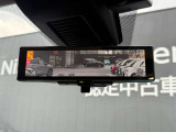 【インテリジェントルームミラー】 車両後方のカメラ映像がミラーに映るので、乗員や荷物が多くても安心♪夜間や悪天候の日でもクリアな映像で視界良好です◎