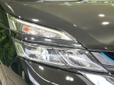 【LEDヘッドライト】悪天候や夜間走行時も良好な視界を確保し安心して運転できる高輝度LEDヘッドライトを装備!点灯速度が早く、消費電力も抑えられています。