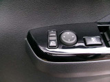 ドアミラーの鏡面の調節、格納は運転席からすべて操作できます!