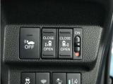 ◆電動スライドドア◆狭い駐車場でも乗り降りが楽々♪お子様が隣の車にドアを当ててしまう心配もございません!小さなお子様連れの方もこれで安心。