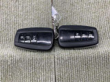 手荷物が多いときでも、スマートキーをバッグやポケットに携帯していれば、キーを取り出すことなくドアの解錠・施錠ができます
