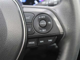 【レーダークルーズコントロール】アクセルペダルを踏まなくても、車間制御モードでは、先行車の車速変化に合わせた追従走行を行い、自動的に加速・減速・停止をします。