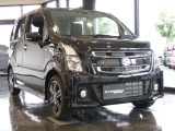 当社の届出済未使用車は、店舗に『新車おろしたて』の状態で入荷いたします。新規届出によりナンバーを取得後、店頭で丁寧に展示・保管をしています。遠方のお客様にも、安心してお勧めできるコンディションです。