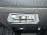 有料道路のレーン通過に便利なETC車載器を装着しています。ご利用にはセットアップが必要となります。