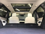 天井も綺麗です☆私は中古車を見るときに天井を良く見るようにしています☆ここが綺麗な車は車内が綺麗なことが多いです☆