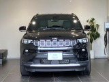 【フロントグリル】7スロットルグリルはJeep伝統の証です。SUVのみにこだわり続けている伝統あるJeep車へお乗り頂いてみてはいかがですか?