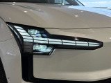 LEDヘッドライトは北欧神話でのトールハンマーがスタイリッシュなデザイン性となっており他車を魅了します。
