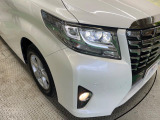 【LEDヘッドランプ】長寿命かつ視認性に優れたLEDヘッドライト。明るいLEDは暗い夜道でも安心です。ヘッドライトの劣化を防ぐコーティングの施工も承りますので、担当スタッフにお気軽にお申し付け下さい。