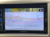 【バックカメラ】駐車時に後方がリアルタイム映像で確認できます。大型商業施設や立体駐車場での駐車時や、夜間のバック時に大活躍!運転スキルに関わらず、今や必須となった装備のひとつです!