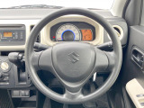 インテリアに合わせたデザインのステアリングは、運転される方のことも考え、運転しやすい形状、大きさです。是非一度、実際に触ってお確かめください。