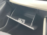 車検証なども収納できるグローブボックスは、使い勝手もよく役立ちます!