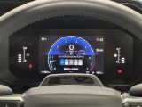 【メーターまわり】ドライバーから見やすい位置にあって安全運転に寄与します。マルチインフォメーションディスプレイでは、クルマに関する情報の確認はもちろん、各種安全機能・装備のON/OFFも設定可能。