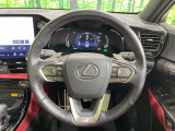 【純正革巻きステアリング】上質な革を使用することで、手にしっかり馴染みとても運転しやすいハンドルです♪