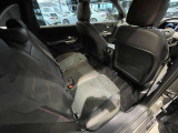 車両は屋内展示しておりますので天候に関係なくごゆっくりコンディションご確認頂けます。車両を倉庫へ保管している場合が御座いますのでご来店前に在庫確認頂けると幸いです。TEL072-784-8800