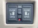 【両側パワースライドドア】スマートキーや運転席のスイッチで後席両側スライドドアの開閉が可能♪電動だから力を入れてドアを開ける必要が無く、小さなお子様でも簡単に開け閉めでき快適です♪