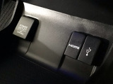 HDMIポート、USBポートが装備されております。HDMIポートを他の機器と繋げることによって、モニターへ映像を流すことができます。
