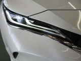LEDの配光範囲を細やかに制御し、先行車や対向車に光が当たる部分だけを自動的に遮光するアダプティブハイビームシステム
