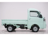 県内13店舗にて常時500台以上ダイハツ車を展示中です。見て、触って、納得のいく一台をぜひ見つけてください。