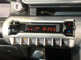 【オートエアコン】一度お好みの温度に設定すれば、車内の温度を検知し風量や温度を自動で調整。暑い…寒い…と何度もスイッチ操作をする必要はありません。快適な車内空間には必須の機能ですね♪