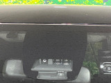 【トヨタセーフティセンス】走行中に前方の車両等を認識し、衝突しそうな時は警報とブレーキで衝突回避と被害軽減をアシスト。より安全にドライブをお楽しみいただけます。