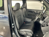 長時間運転しても疲れにくい素材にこだわったフロントシート!