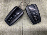 手荷物が多いときでも、スマートキーをバッグやポケットに携帯していれば、キーを取り出すことなくドアの解錠・施錠ができます