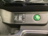 リアドアは乗り降りに便利な両側電動スライドドアです。また運転席に座っていながらスイッチ操作で自在にスライドドアを開け閉めできます。