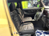 運転席まわりには十分なスペースがあり、大柄な方でもゆったり運転していただける環境です。