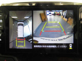 アラウンドビューモニターは4方のカメラで真上から車を見たようにモニターで確認ができます。周辺の安全確認、小さなお子様や障害物も目視で確認できるので駐車のしやすさだけでなく、事故防止にも役立ちます。