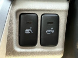 運転席と助手席には、さむ?い冬に大活躍のシートヒーター付いています!あっという間に、体が温まる◎ 頼もしい味方です^^