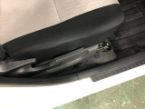 痛みの出やすい運転席シートの角、フロアマット、座面、ともに良好です