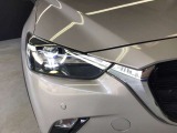 LEDヘッドランプ装備・消費電力が少なく明るいので夜間走行も安心して運転出来ます。