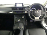 見通しのよいすっきりとした視界で、誰でも運転しやすいです。運転のしやすさは疲れにくさにも繋がりますよ♪