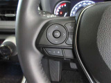 ステアリングから手を放さず、運転しながらオーディオ等の操作ができます。