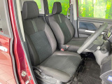運転席まわりには十分なスペースがあり、大柄な方でもゆったり運転していただける環境です。