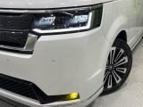 【シーケンシャルターンランプ付きLEDヘッドライト】人気の『流れるウィンカー』付きのLEDヘッドライトを装備♪高級感はもちろん、点灯時は存在感たっぷりで他車からも認識されやすく安心です。