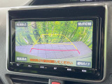 【バックカメラ】駐車時に後方がリアルタイム映像で確認できます。大型商業施設や立体駐車場での駐車時や、夜間のバック時に大活躍!運転スキルに関わらず、今や必須となった装備のひとつです!