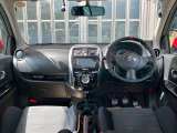 NISMO専用のインテリアとなり、レッドの差し色がスポーティーな車内を演出します。