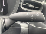 【オートライト(AUTO)】外の明るさをシステムが感知して、自動でヘッドライトが点灯します。ヘッドライトをつけ忘れを防ぐ便利機能です。