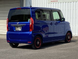 バックカメラが付いているのでバックでの車庫入れも安心です。