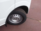 145R12-LTタイヤ+スチールホイールです。スタッドレスタイヤや各種オプションのご注文も承っております(^^)!