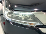 LEDヘッドライトは、点灯の瞬間から最大光量を発揮し、突然暗くなるトンネルなどでの安定感を高めます。