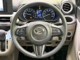 インテリアに合わせたデザインのステアリングは、運転される方のことも考え、運転しやすい形状、大きさです。是非一度、実際に触ってお確かめください。