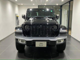 【フロントグリル】7スロットルグリルはJeep伝統の証です。SUVのみにこだわり続けている伝統あるJeep車へお乗り頂いてみてはいかがですか?