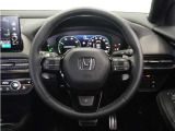 【Honda SENSING】 カメラ等装置で精度の高い検知能力を発揮、安全運転を支援します。ステアリング上のコントローラーに注目!