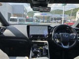高いホールド性で運転姿勢が安定します。長距離ドライブでも疲れにくいのが魅力です。快適なドライビングライフをお送りください♪
